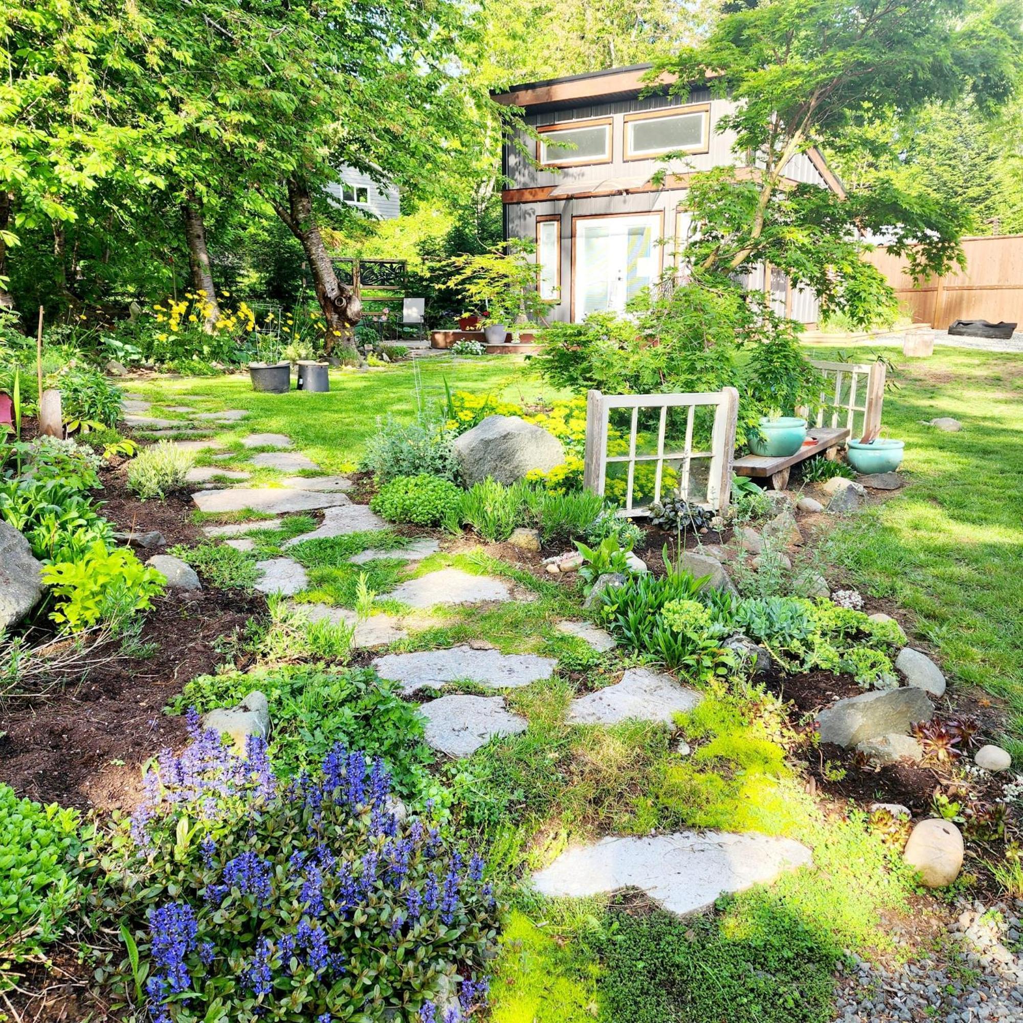 Tiny House With Hot Tub, Close To Golf And Hiking!! Campbell River