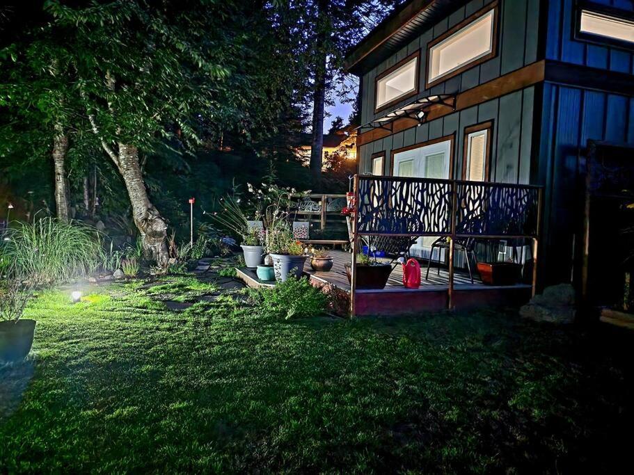 Holiday home Tiny House With Hot Tub, Close To Golf And Hiking!! Campbell River